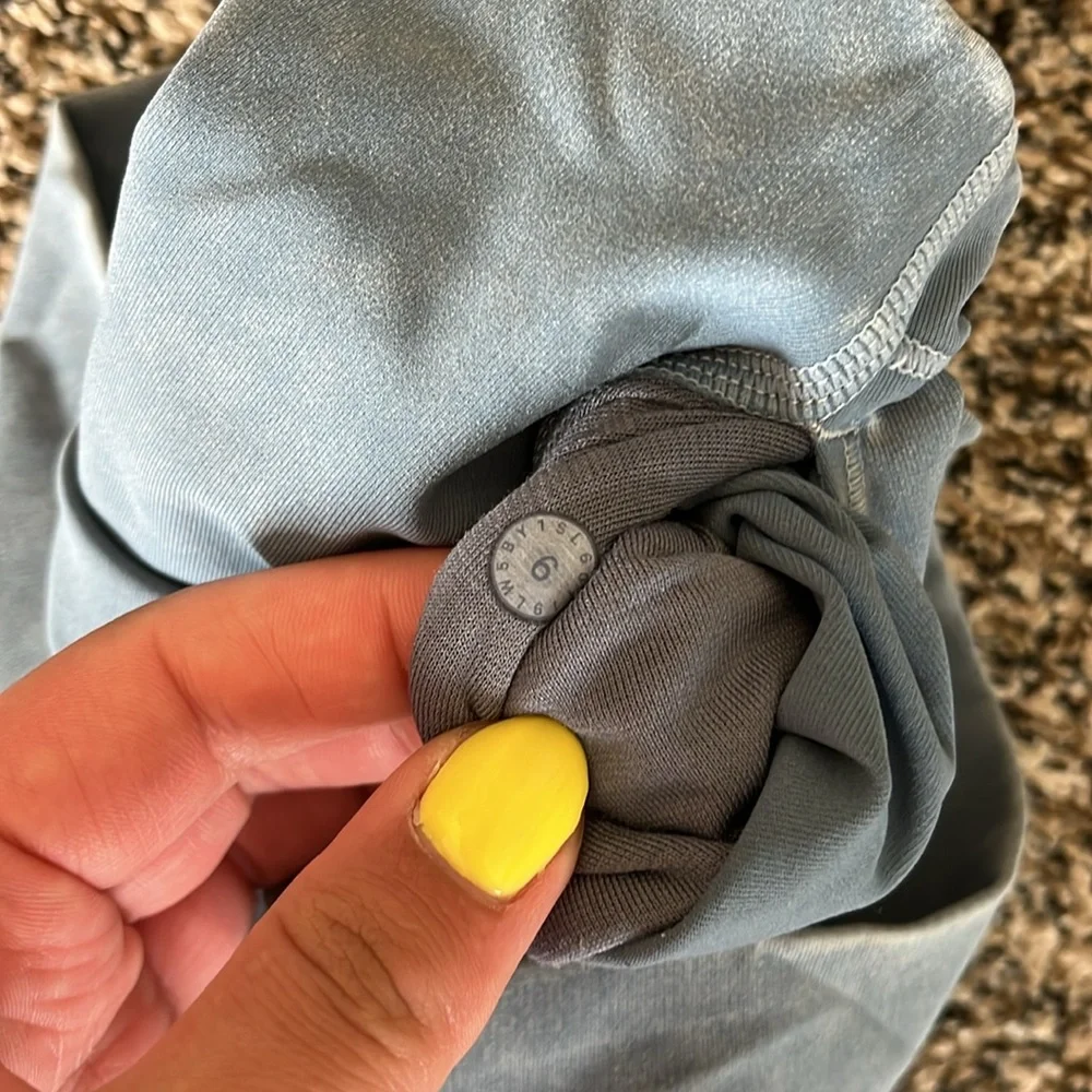 Light blue washed Lululemon leggings - Picture 2 of 4